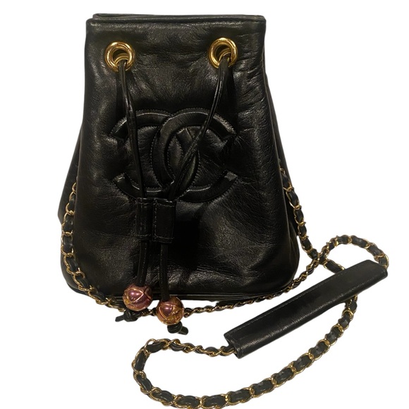 Vintage 80’s CHANEL buttery leather drawstring bucket crossbody bag - Picture 1 of 9